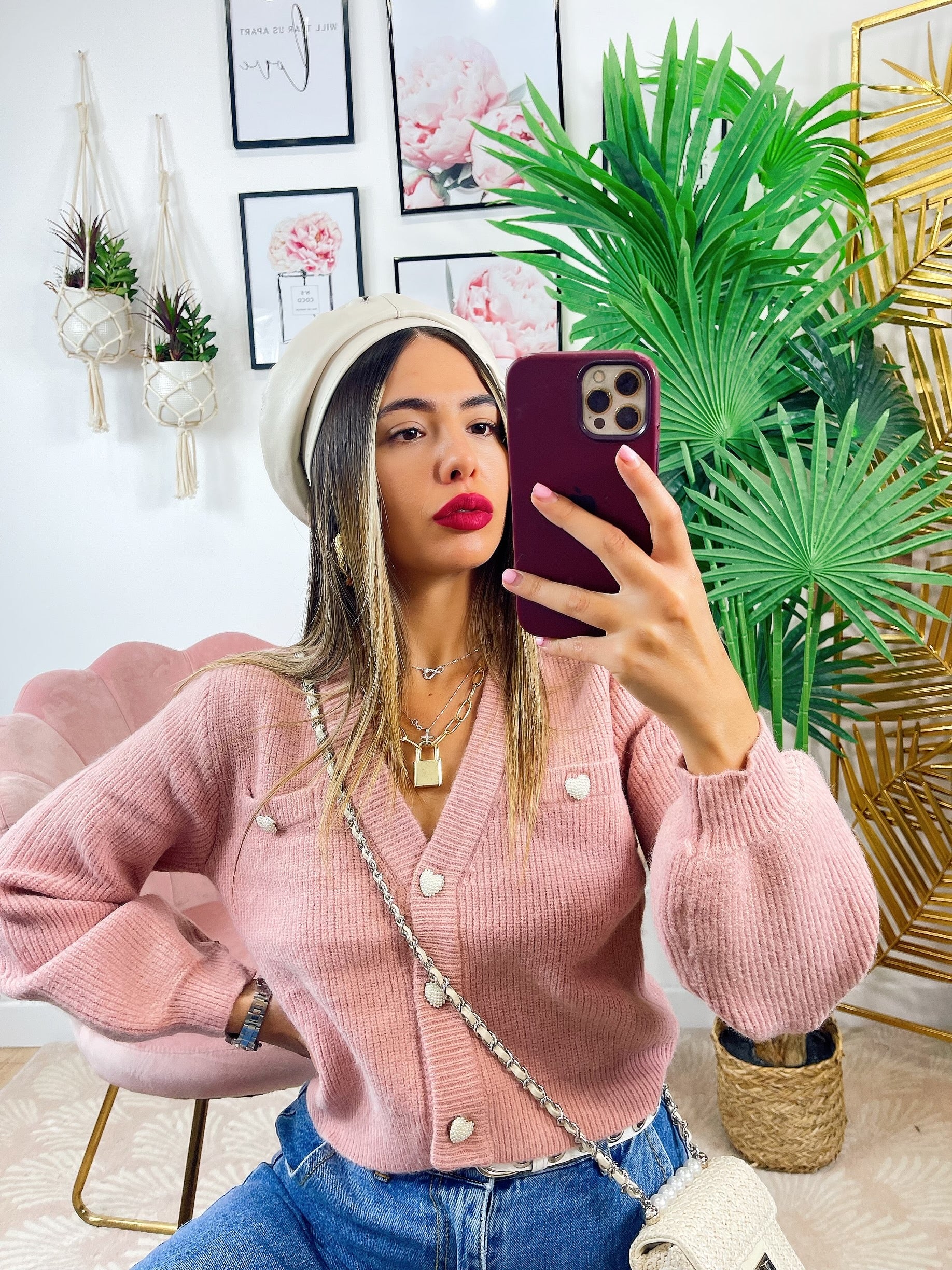 Maglione con bottoni gioiello a cuore rosa