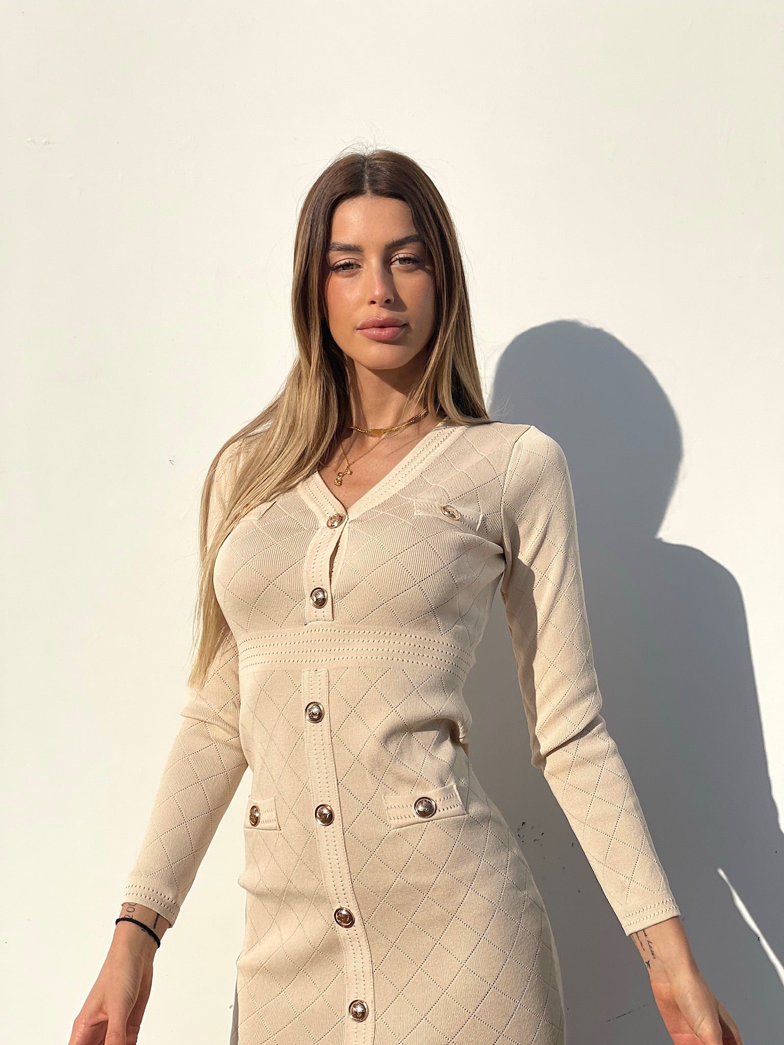 Abito in maglia con bottoni oro base Beige
