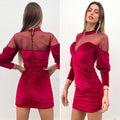 Abito in velluto rosso con maniche velate