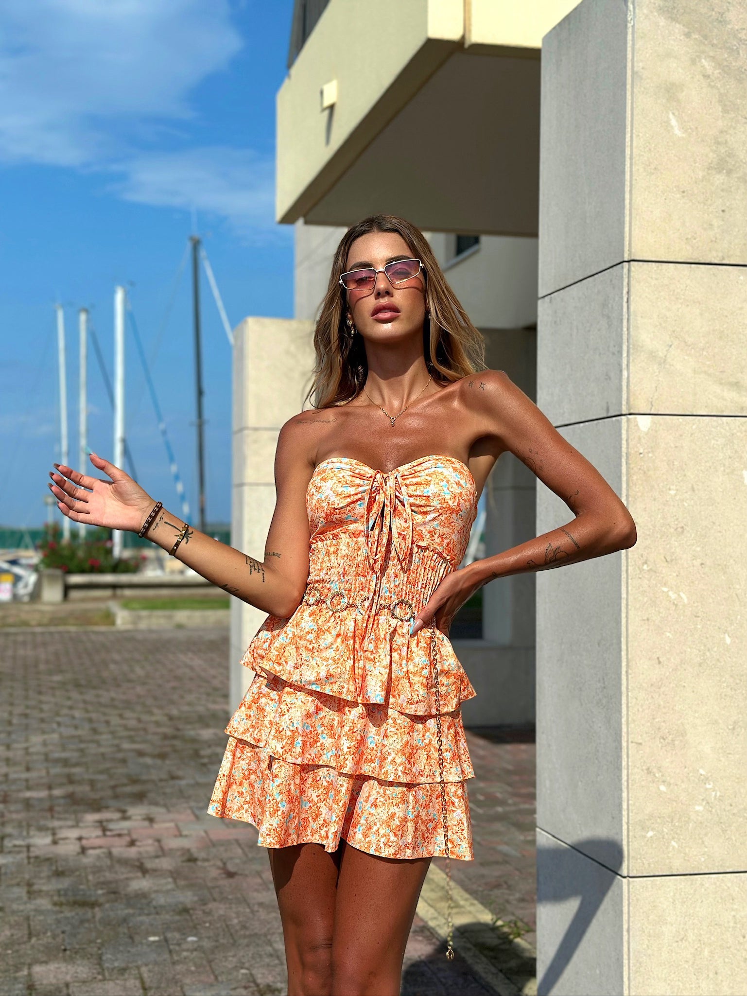 Abito a balze fiori pesca