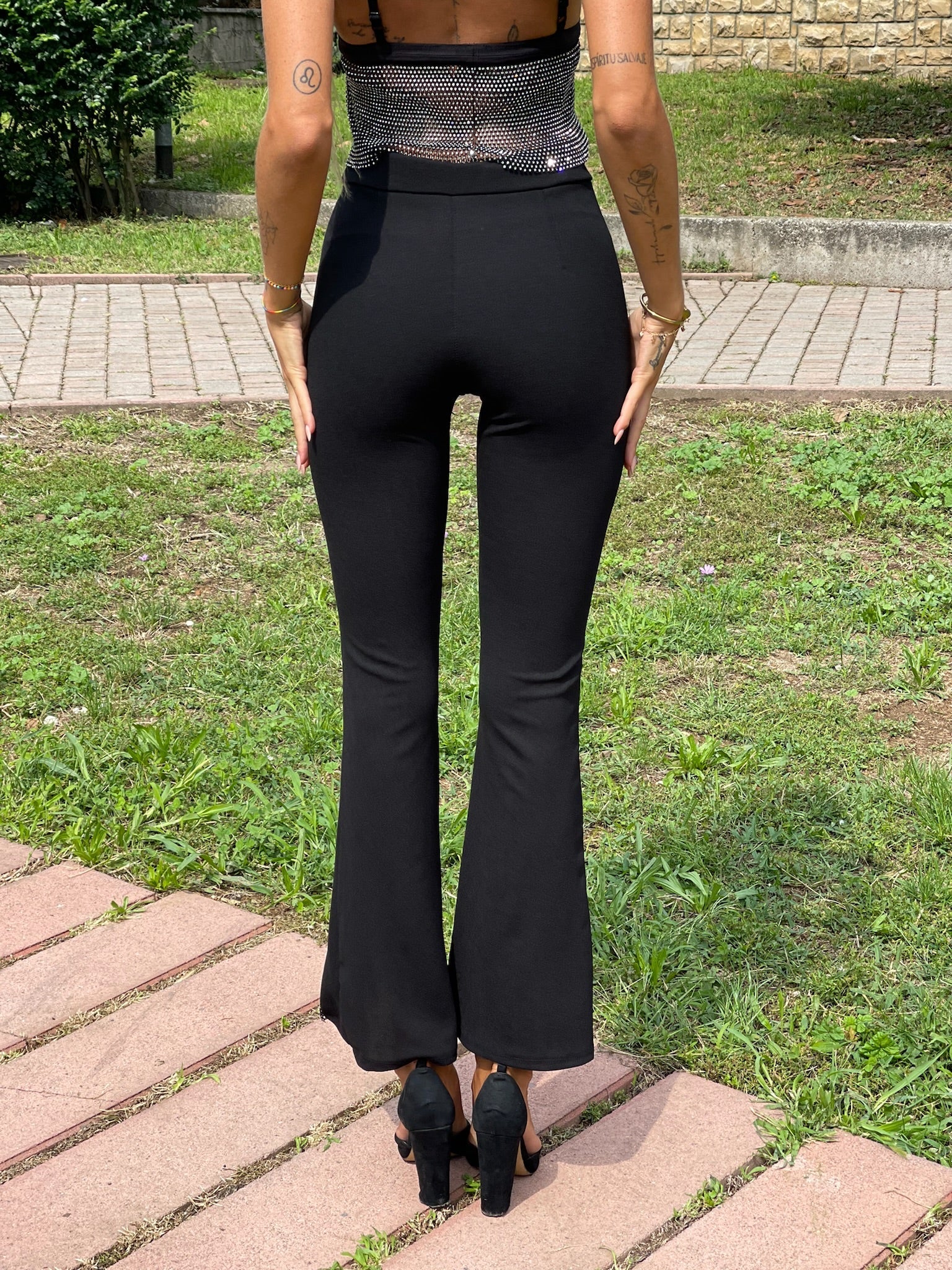 Pantaloni a zampa con strass