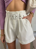 Short bianco con cintura