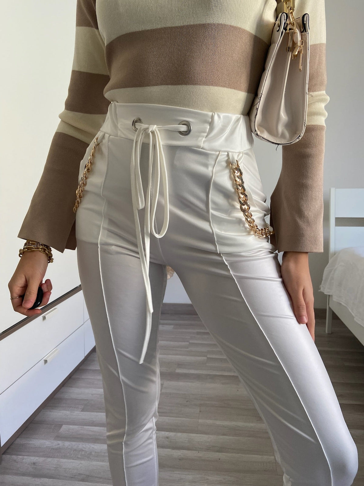 Leggins in eco-pelle con catene bianco