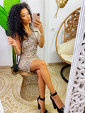 Abito con paillettes beige monospalla con fiocco