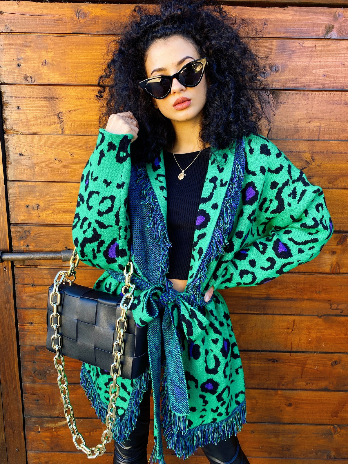 Cardigan verde con frange e cinta