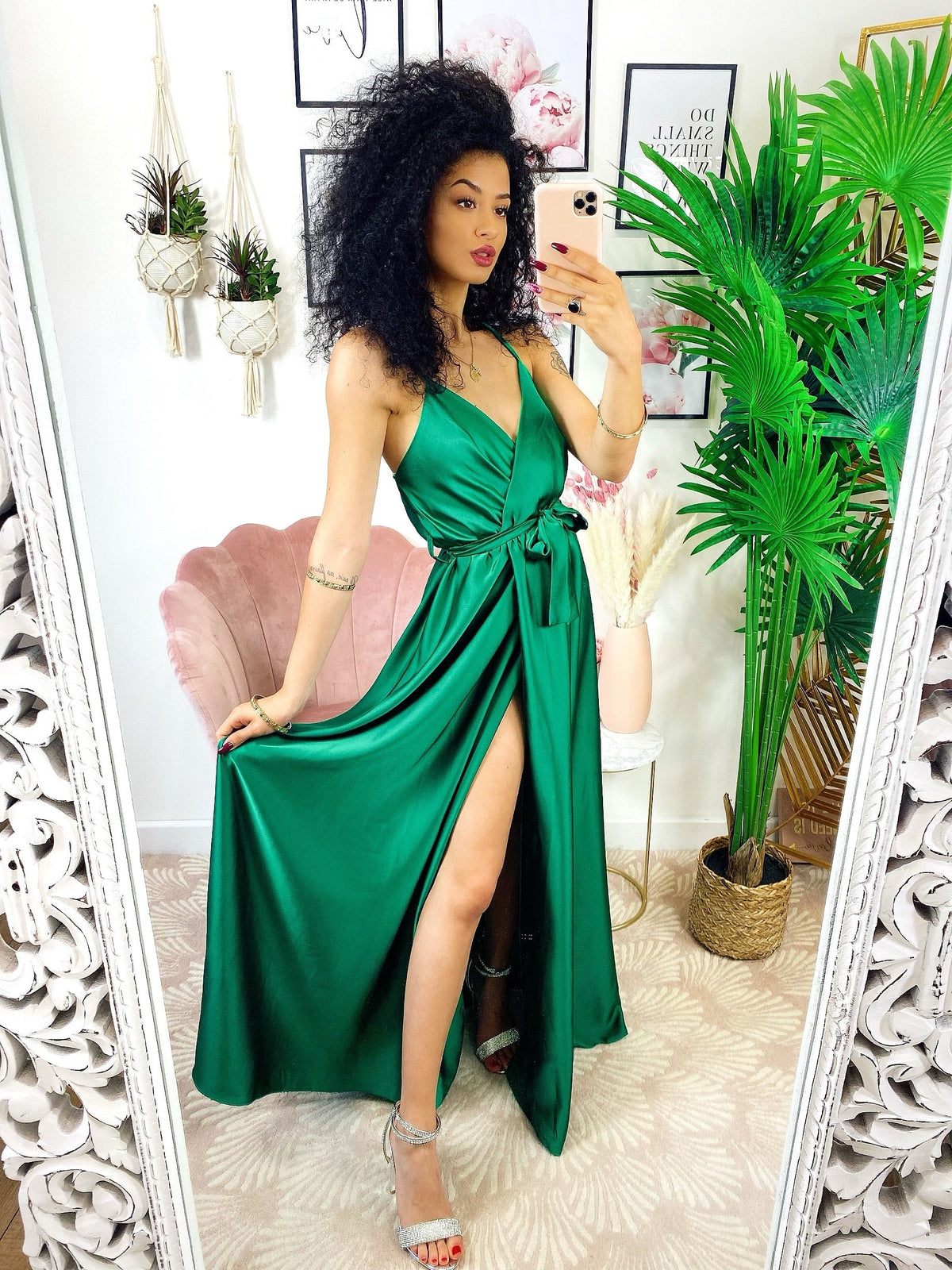 Abito in raso con maxi spacco verde smeraldo