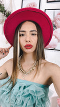 Cappello fuxia con catena