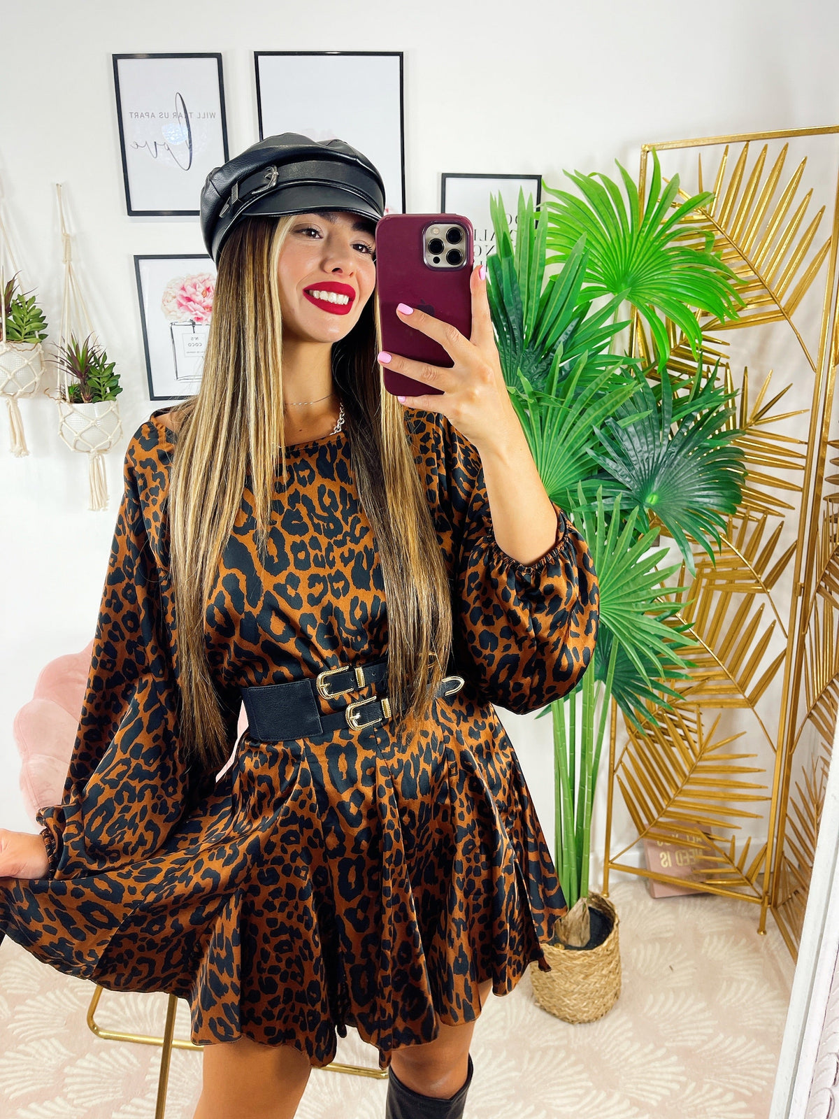 Cappello in eco pelle con fibbia