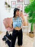 Jeans sfrangiato con borchie laterali