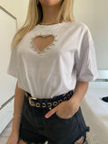 T-shirt bianca con cuore e strass