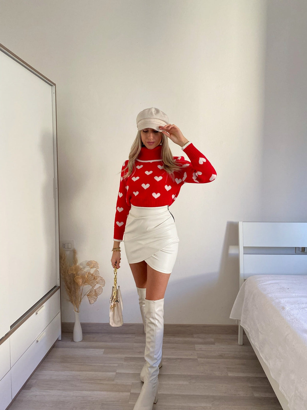 Gonna in ecopelle con zip laterale bianca