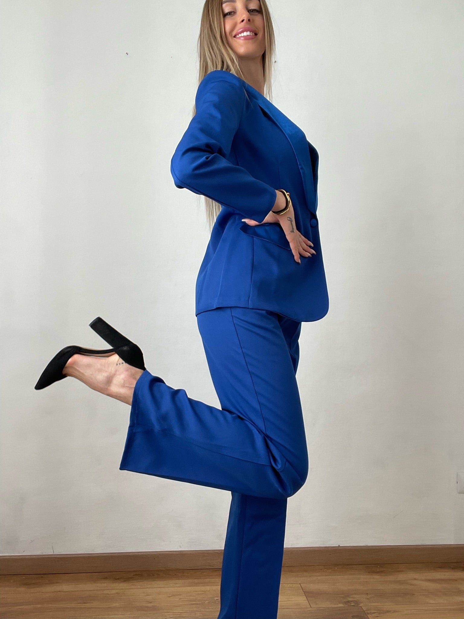 Completo giacca e pantalone blu elettrico