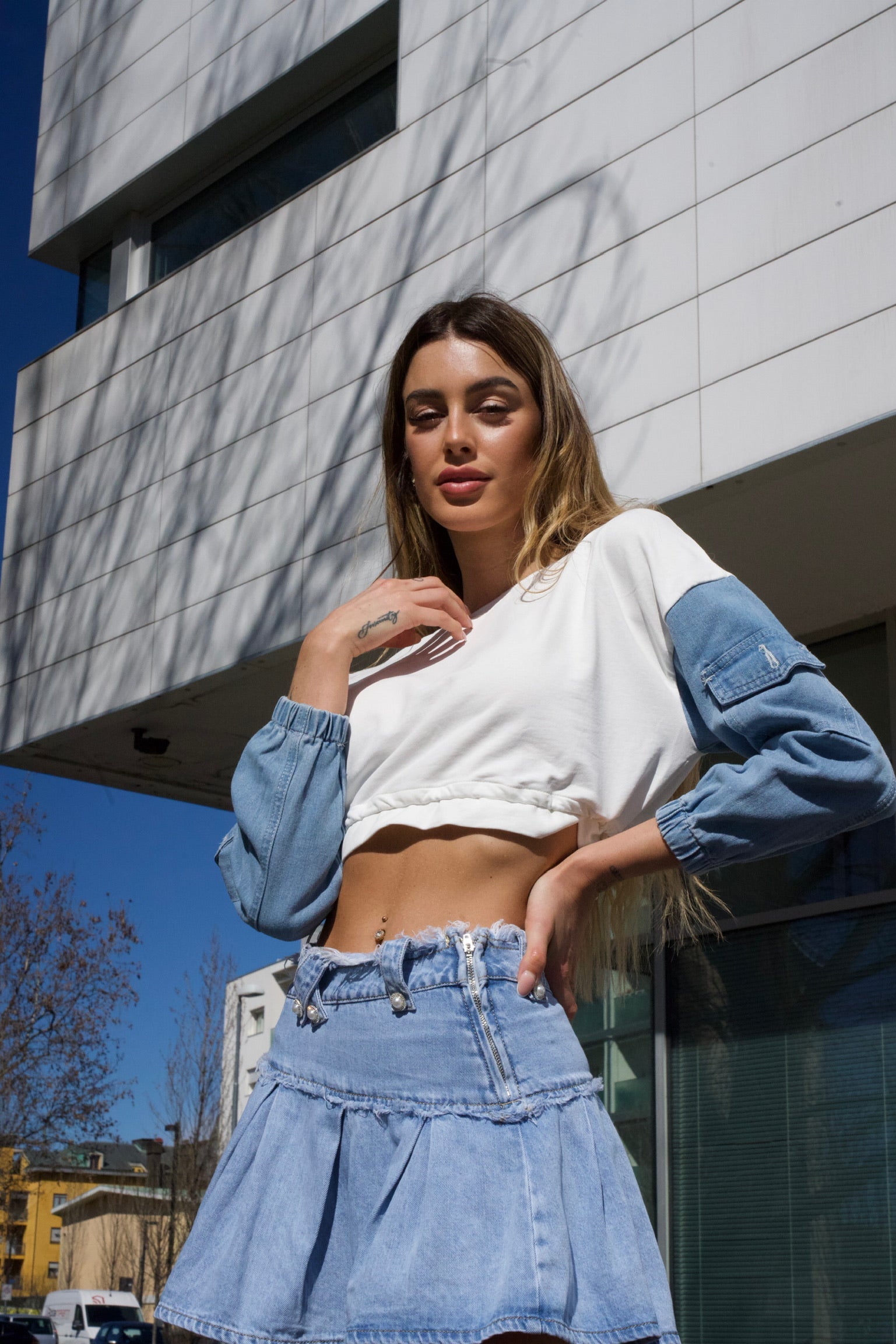 Felpa crop jeans bianca