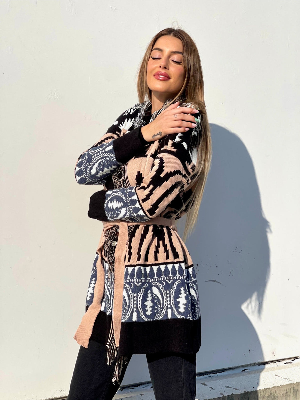 Cardigan con frange e cinta dettaglio Cipria