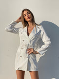 Abito a blazer bianco con bottoni e cintura