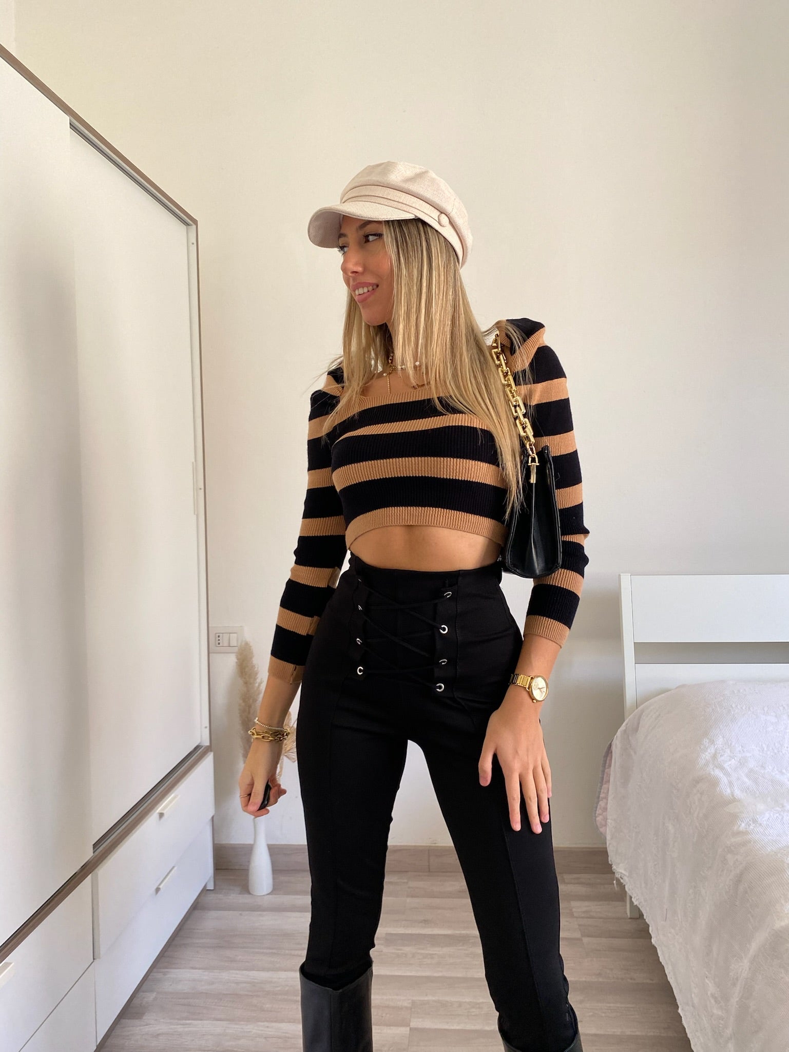Pantalone nero con lacci