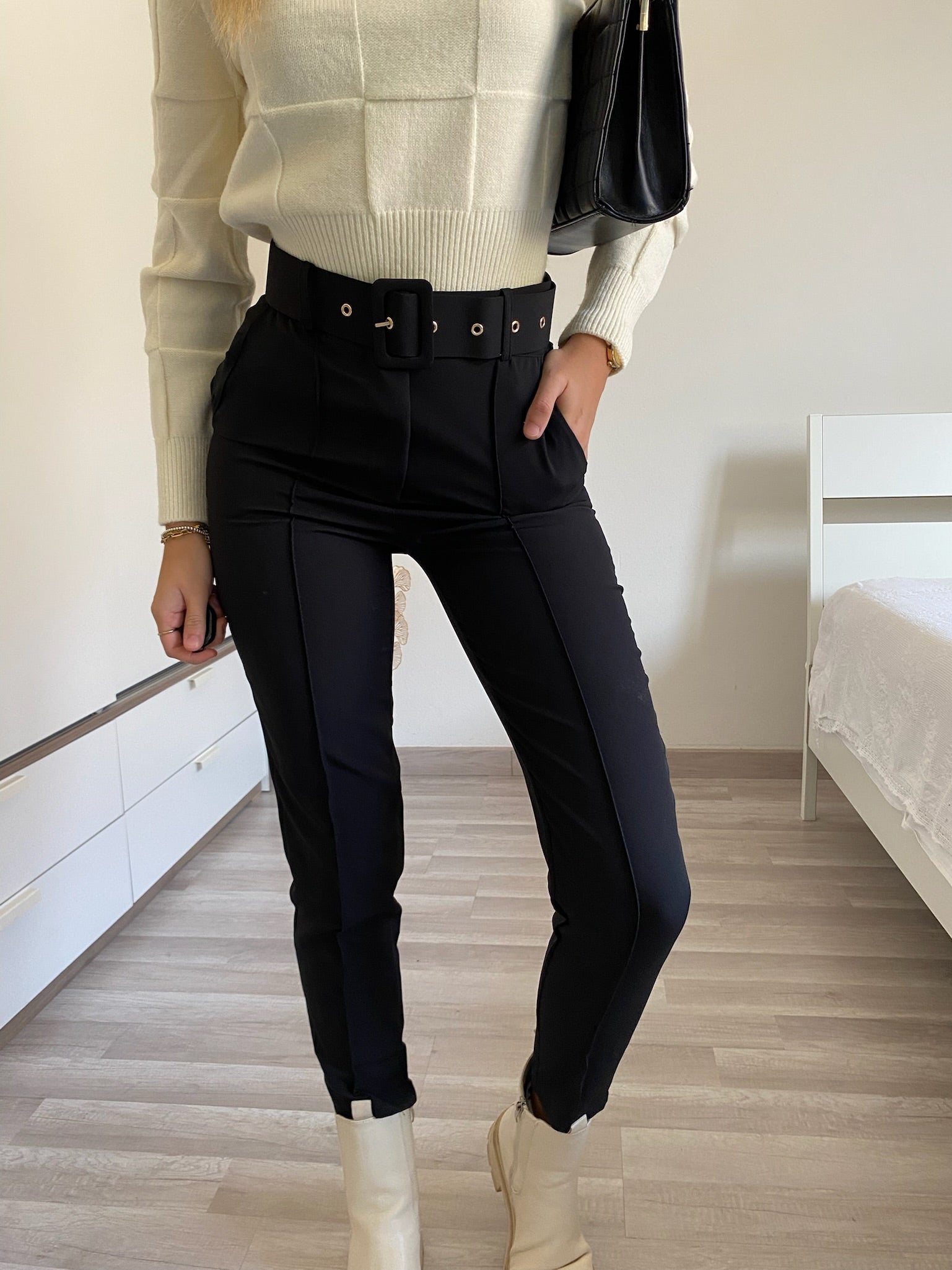 Pantalone aderente nero con cintura