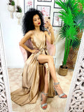 Abito in raso con maxi spacco beige scuro