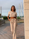 Completo maglia crop e pantalone beige