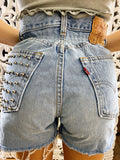Short Vintage Levi’s jeans medio chiaro con borchie argento