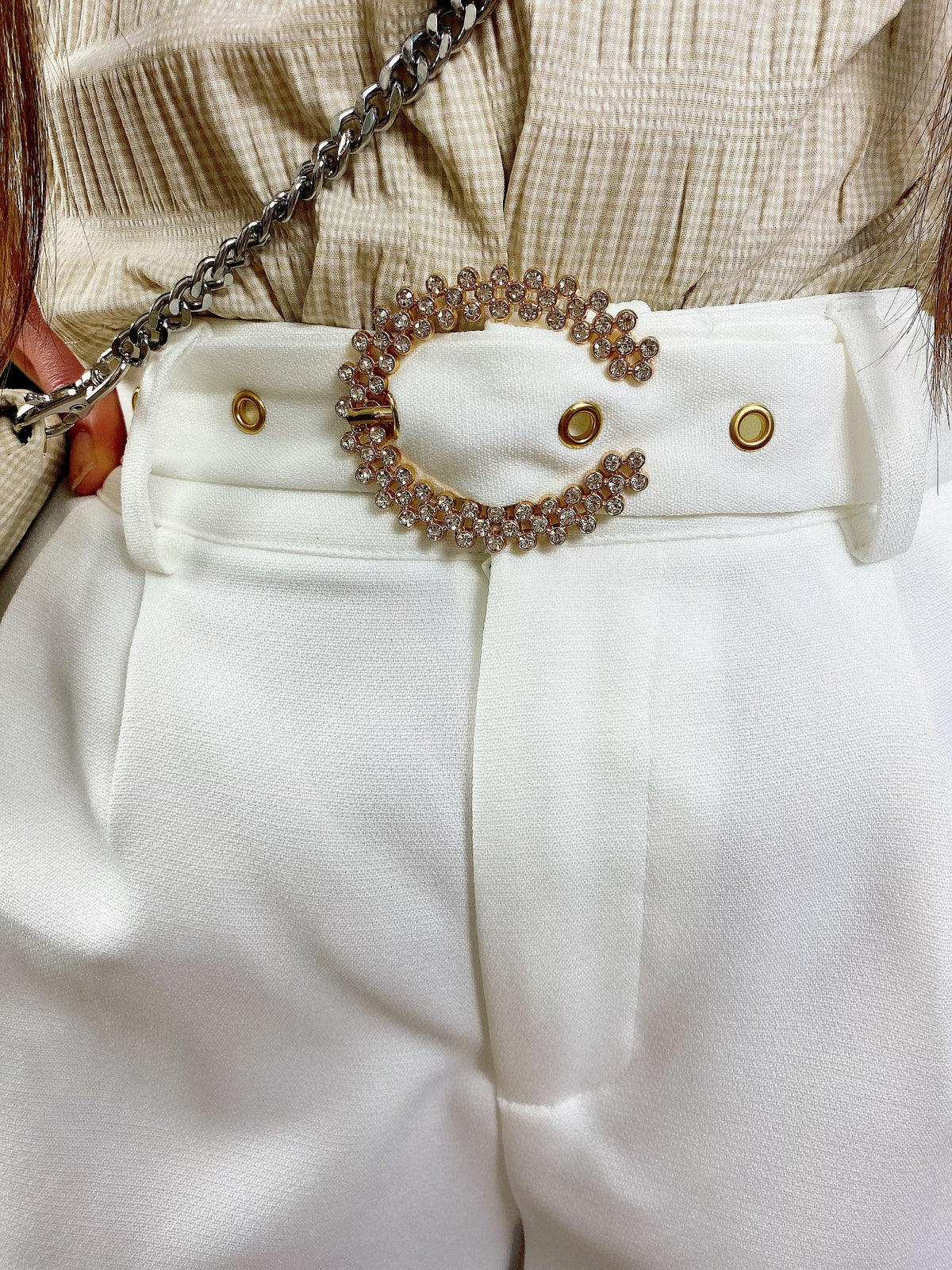 Short con cintura gioiello