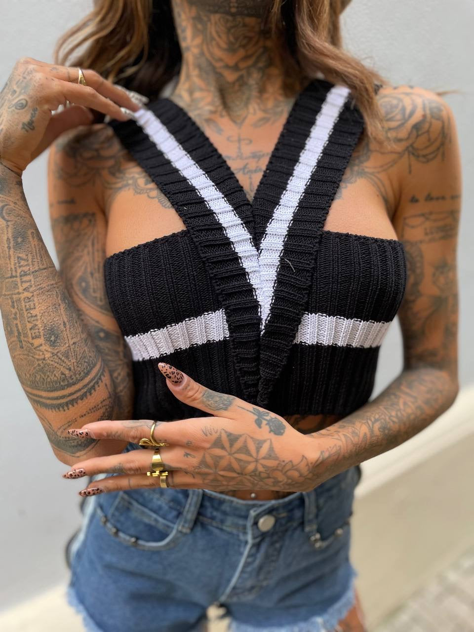 Top bianco e nero con V