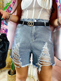 Short con spacchi anteriori sfrangiato