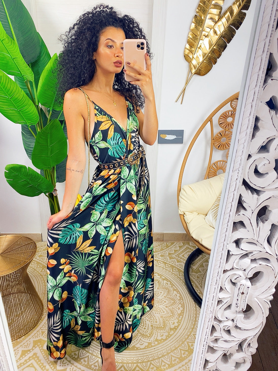 Abito in raso floreale con maxi spacco nero