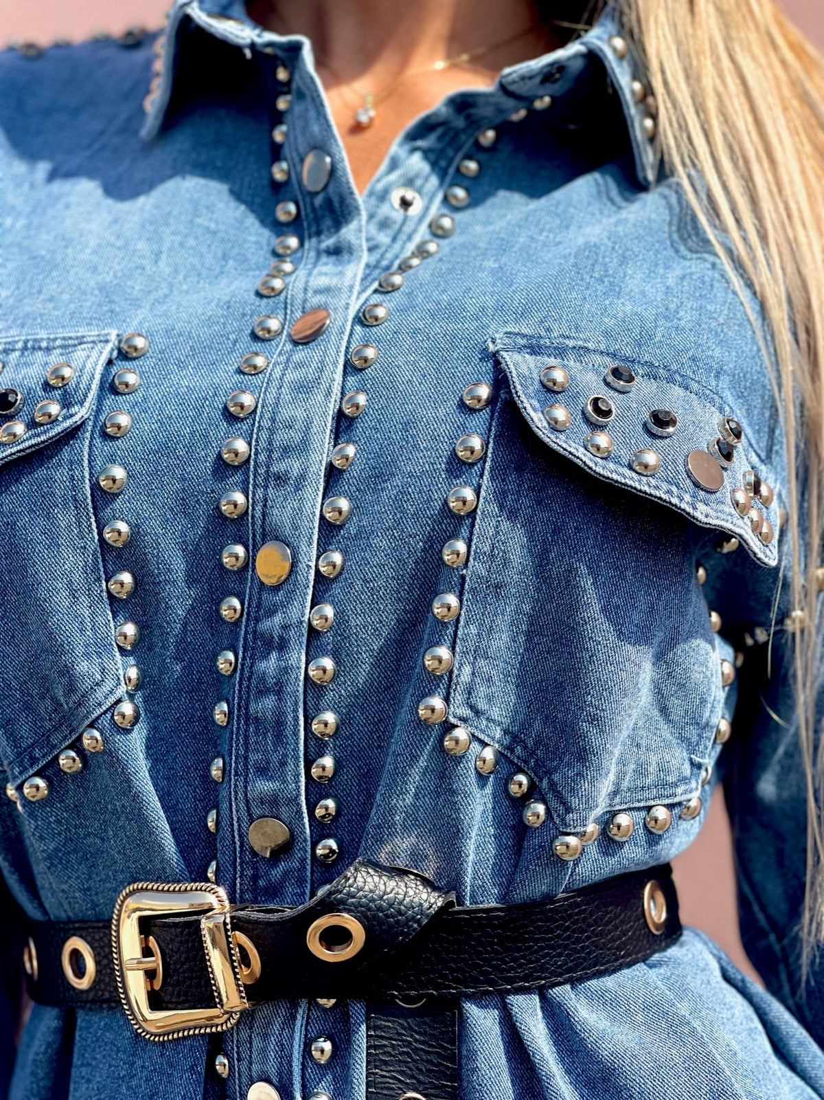 Abito in jeans con borchie
