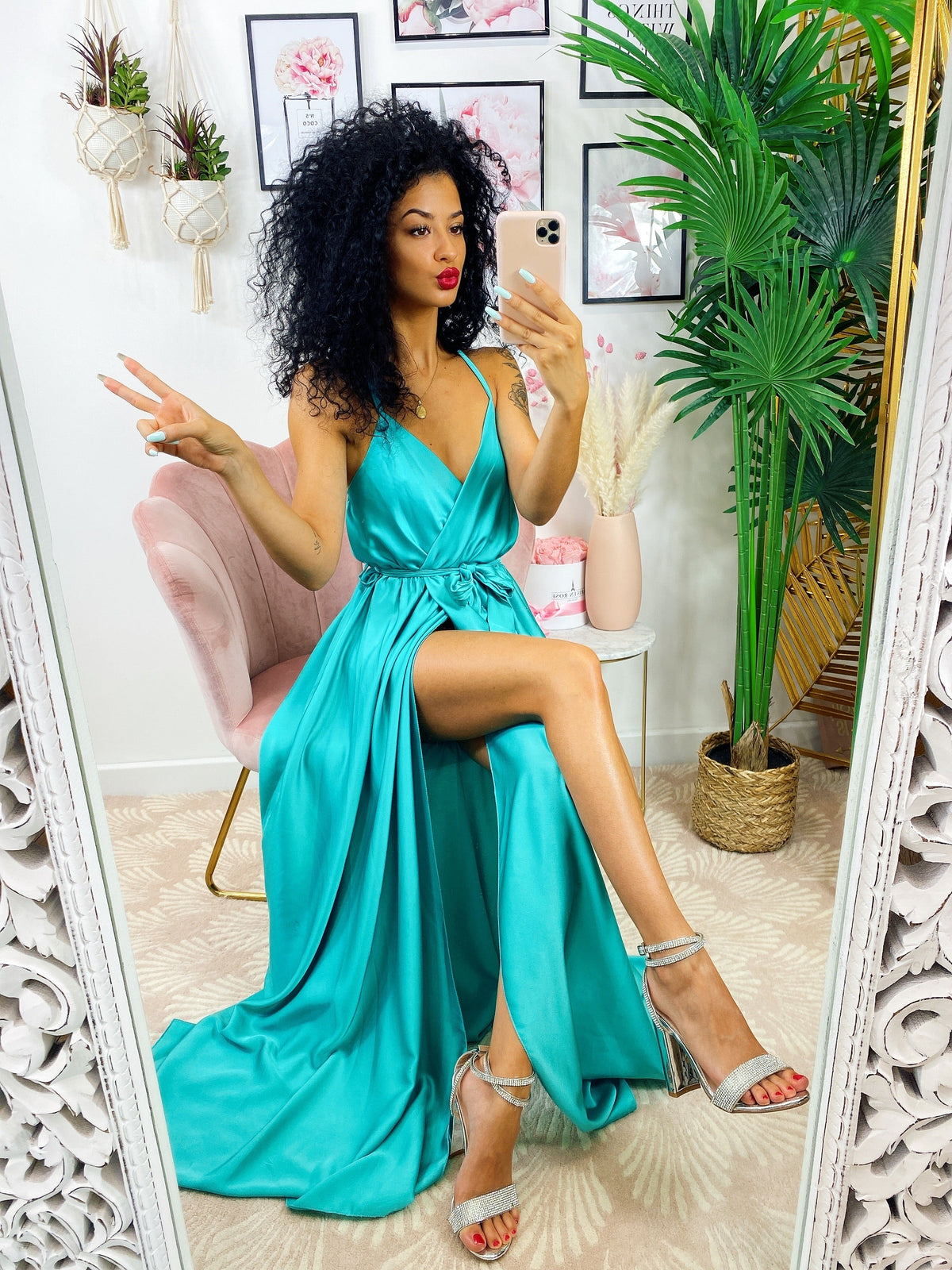Abito in raso con maxi spacco tiffany