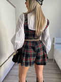 Salopette scozzese con camicia blu