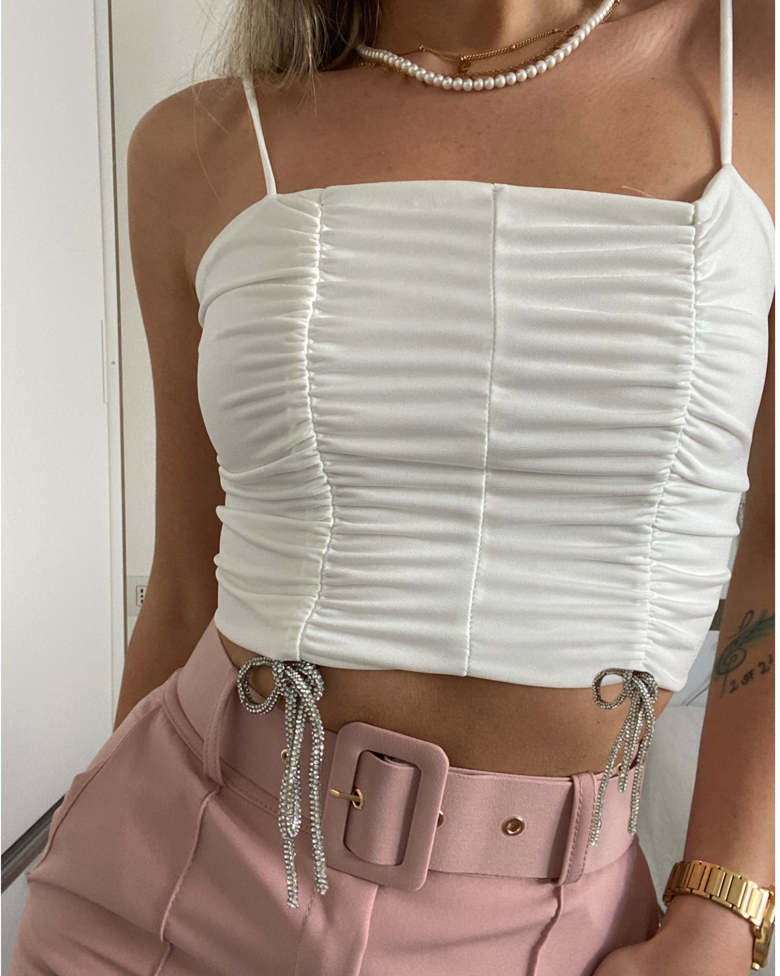 Top drappeggiato con fiocchetti bianco