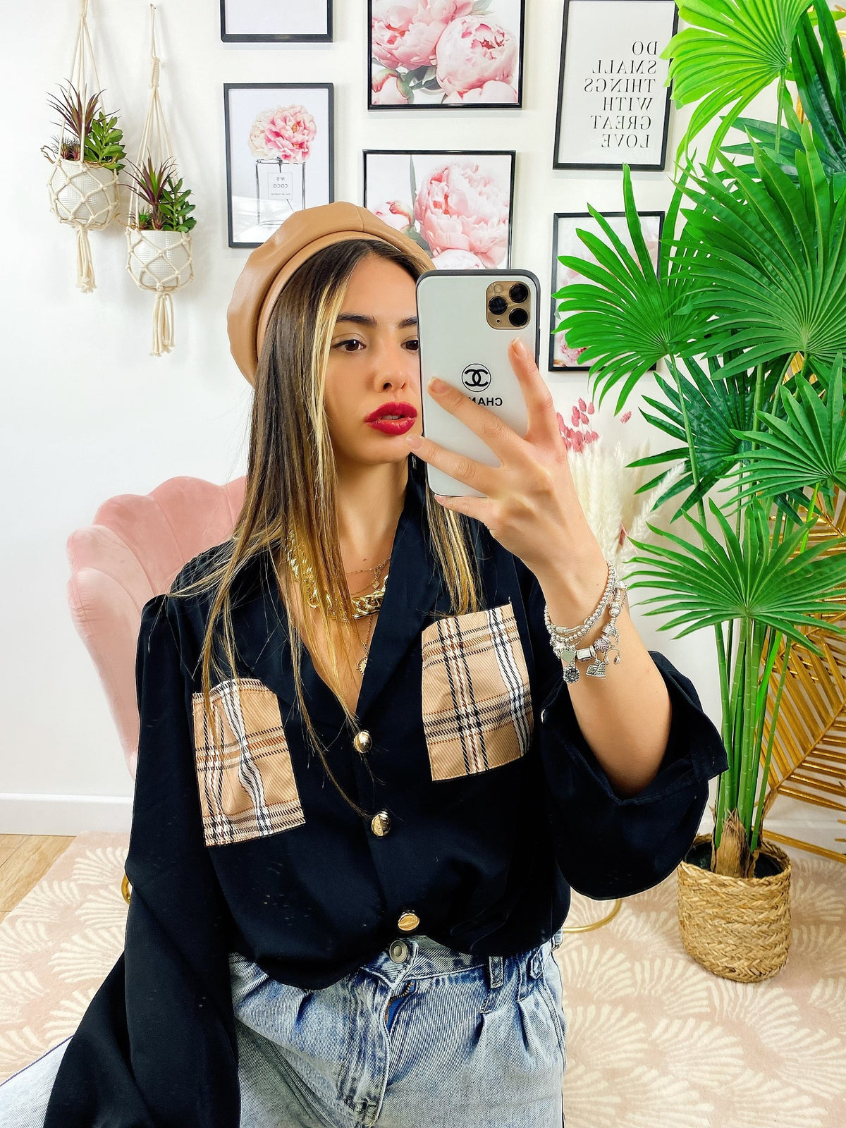 Camicia con tasca ricamata check nera