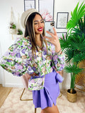 Camicia floreale dettagli lilla con borsetta
