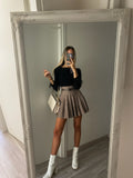Maglioncino crop nero con piume