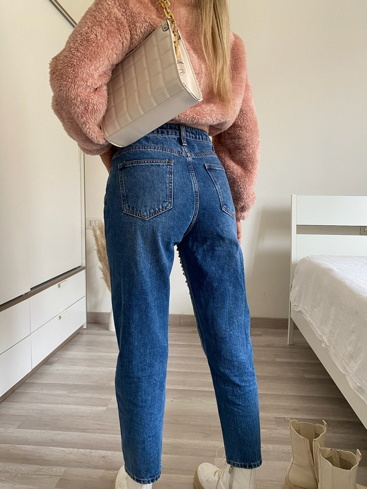 Jeans con borchie