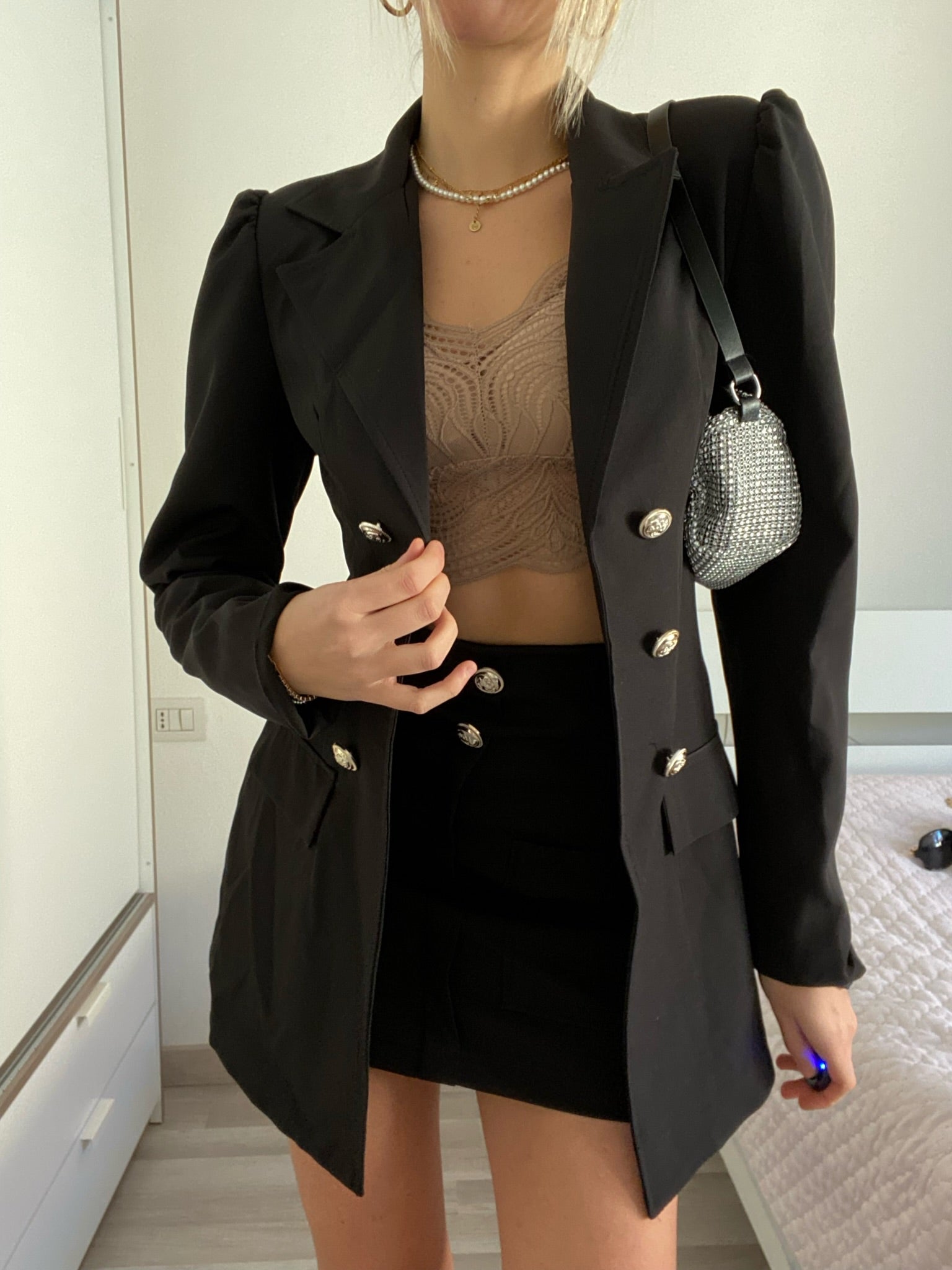 Completo giacca e gonna bottoni oro nero