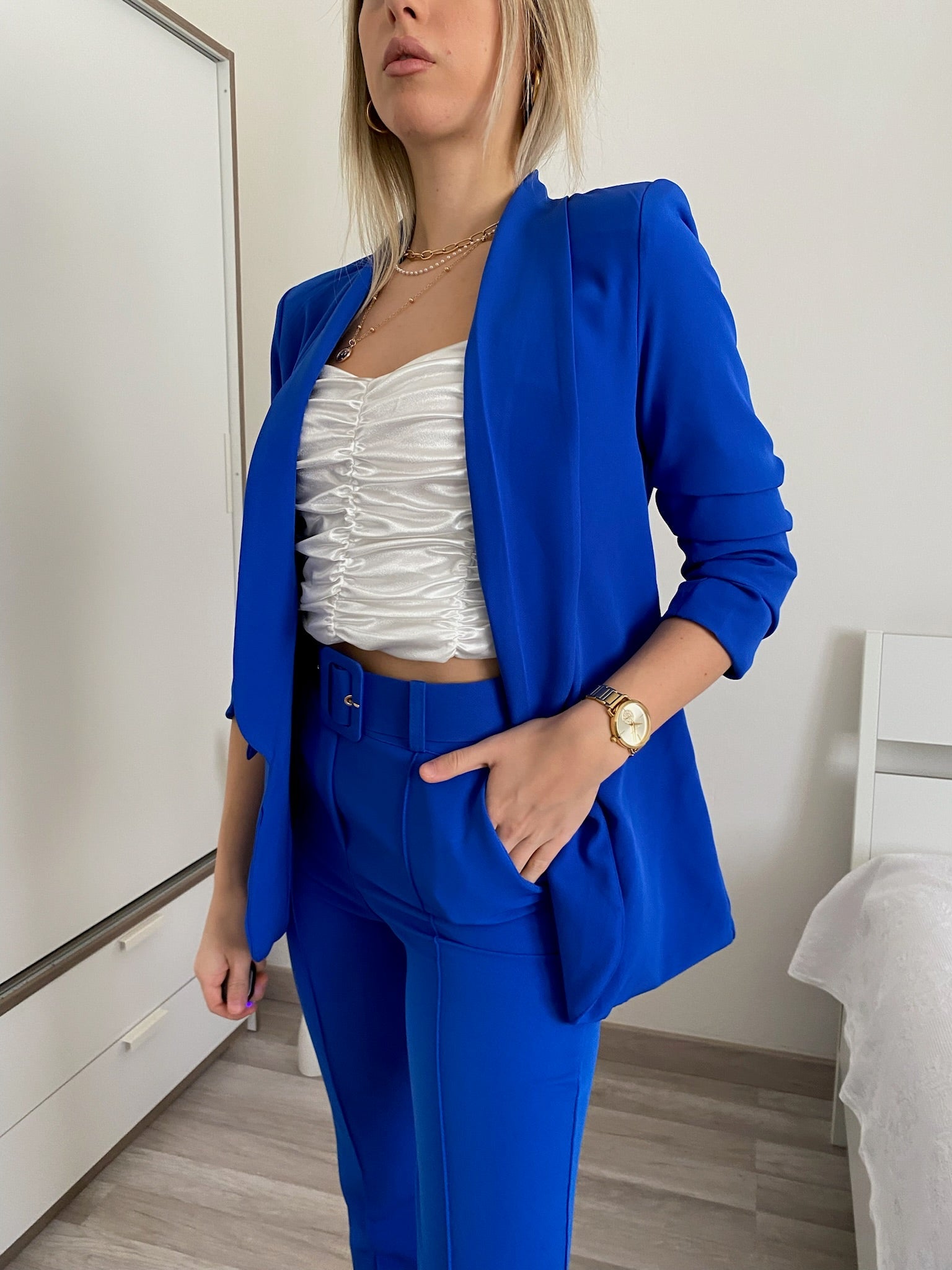 Completo giacca e pantalone blu elettrico