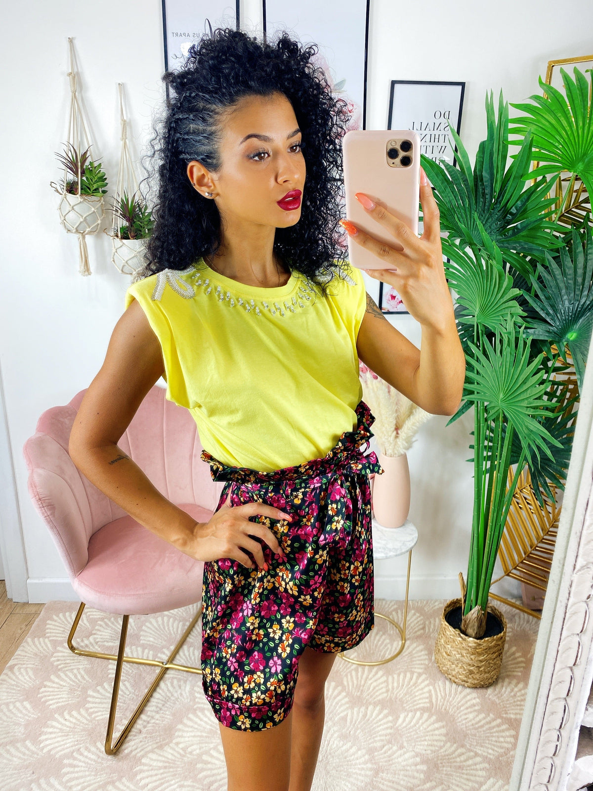 Short a fiori base nera con fiocco