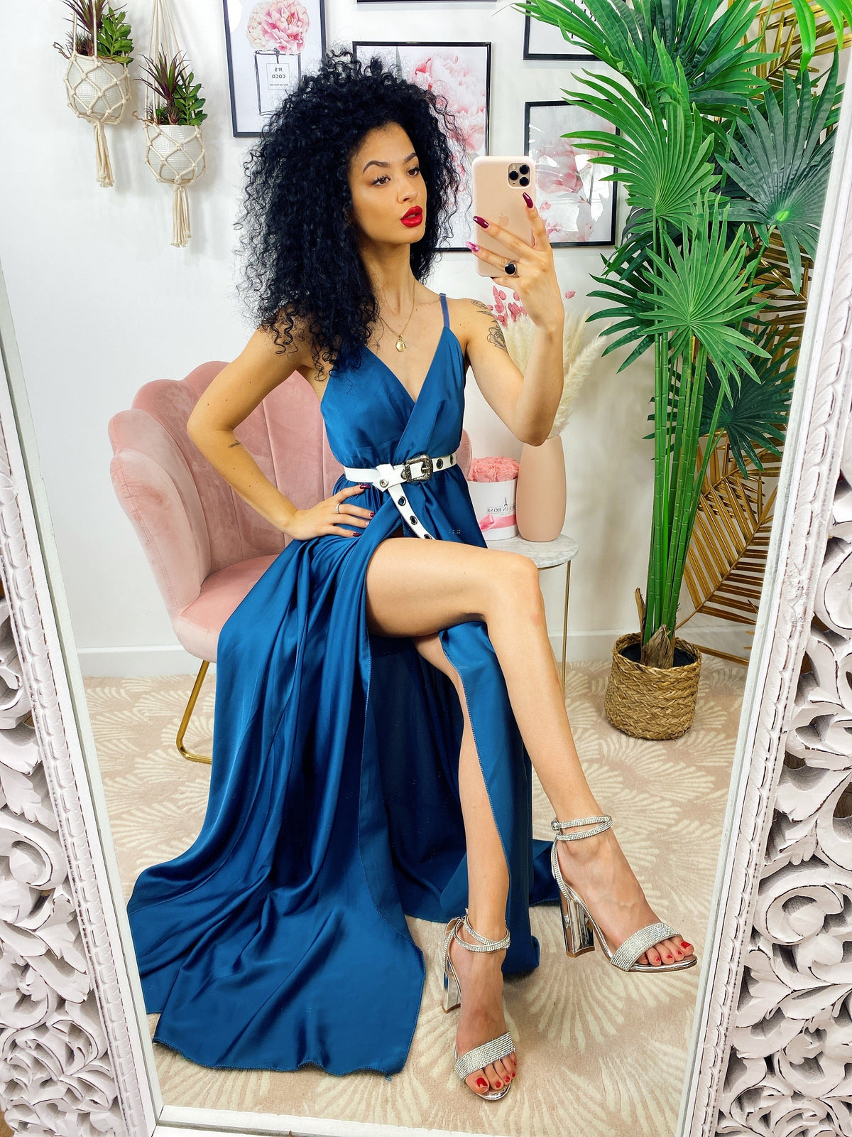 Abito in raso con maxi spacco blu petrolio