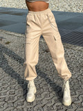 Pantalone in ecopelle con catenina beige