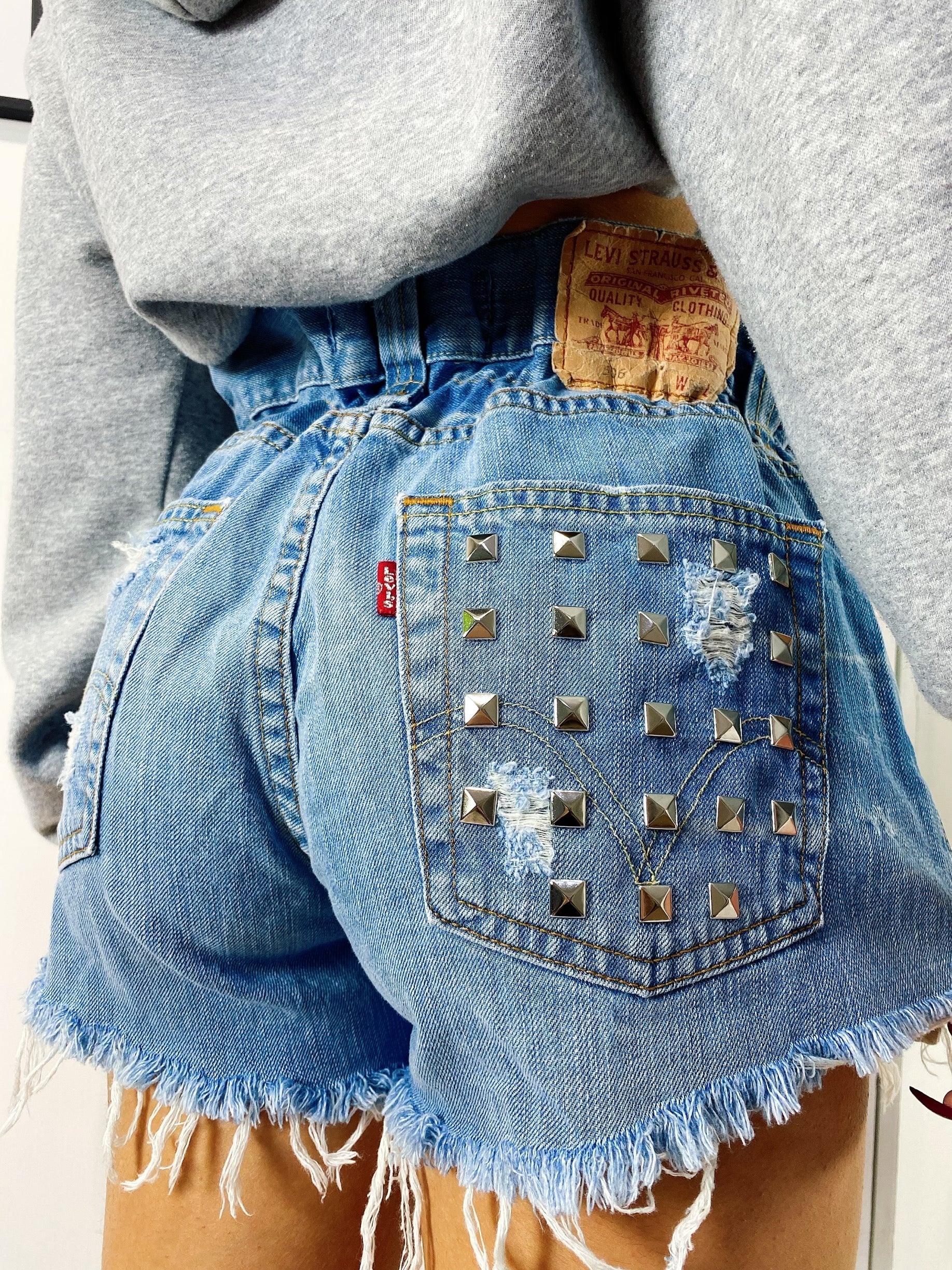 Short Levi’s Vintage bagno medio con borchie