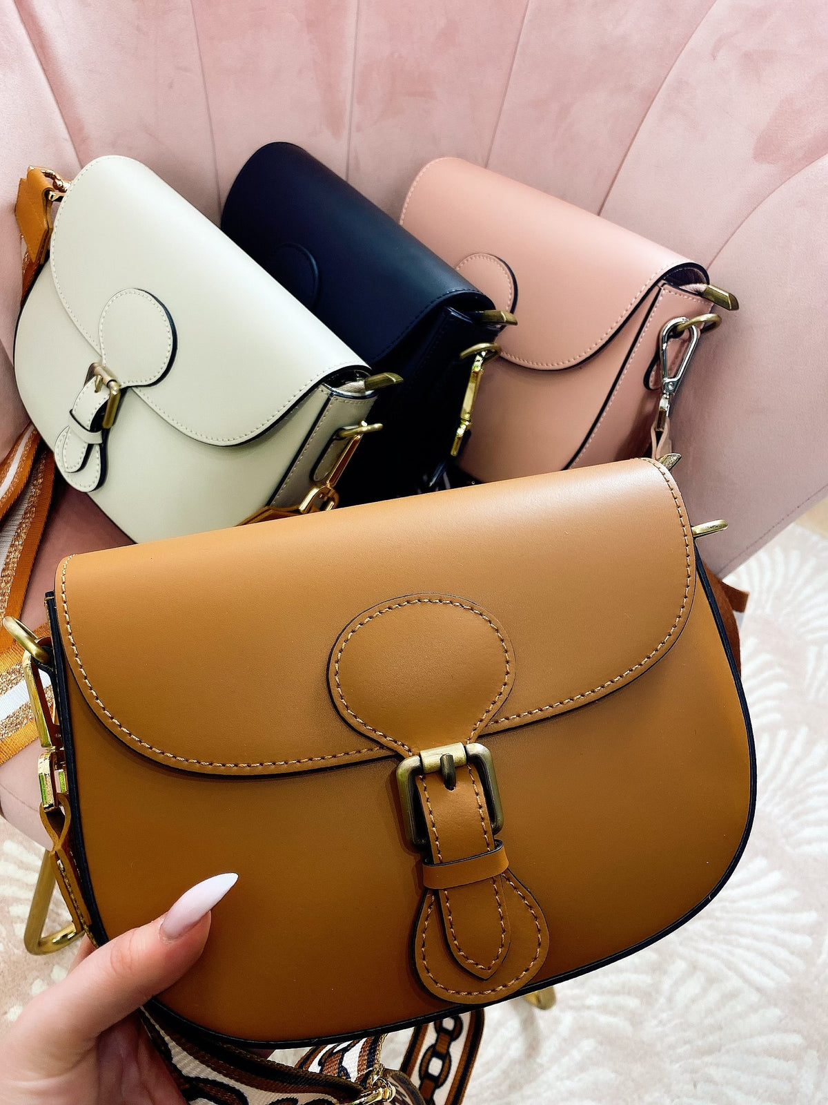 Pochette in pelle con cintura a fantasia