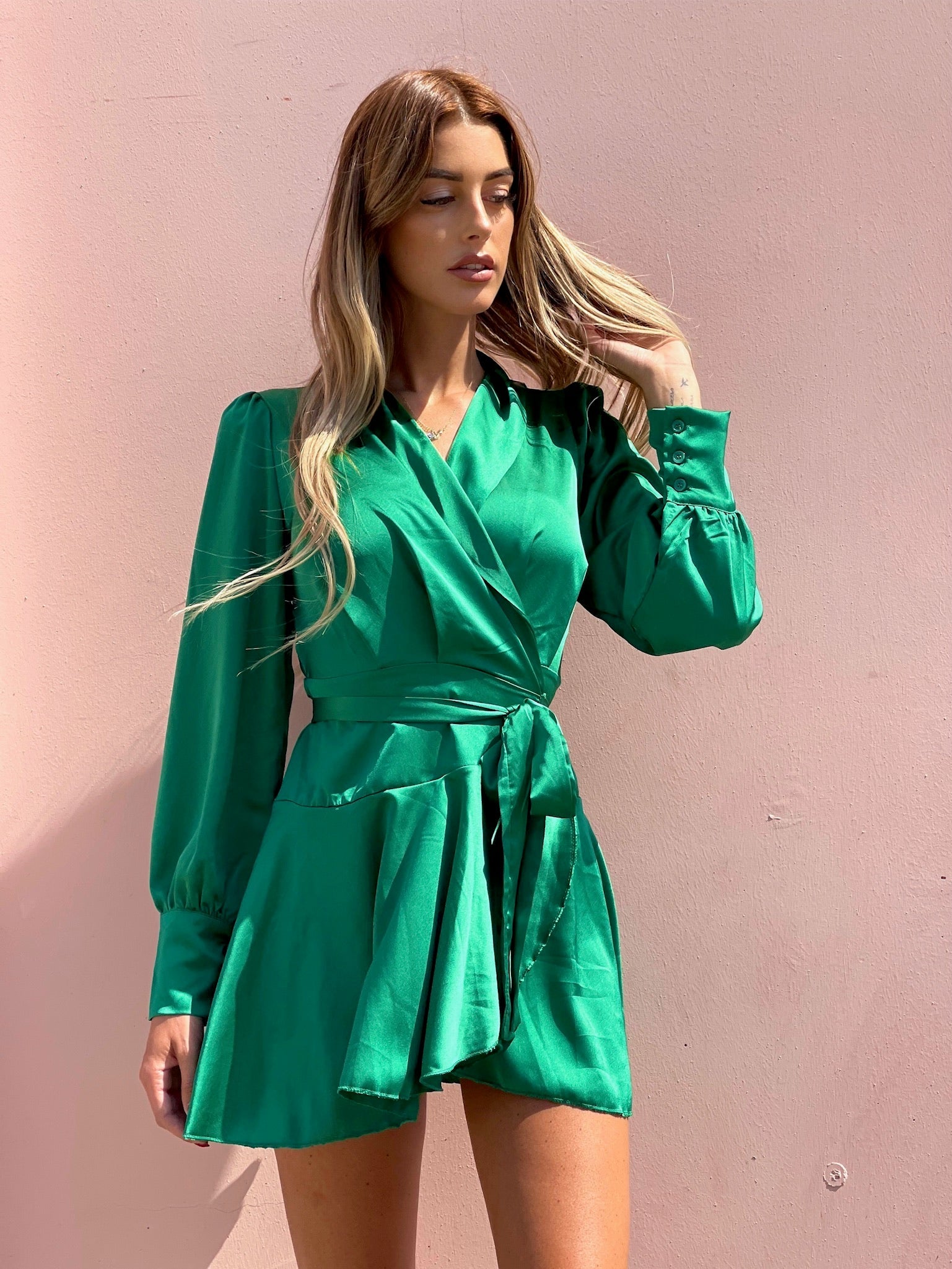 Abito in raso verde smeraldo