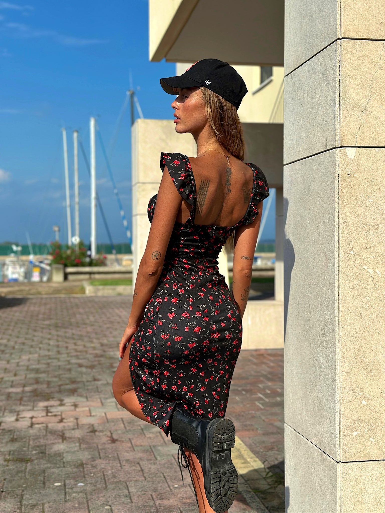 Abito midi nero fiori rossi