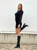 Abito nero con maniche in pizzo