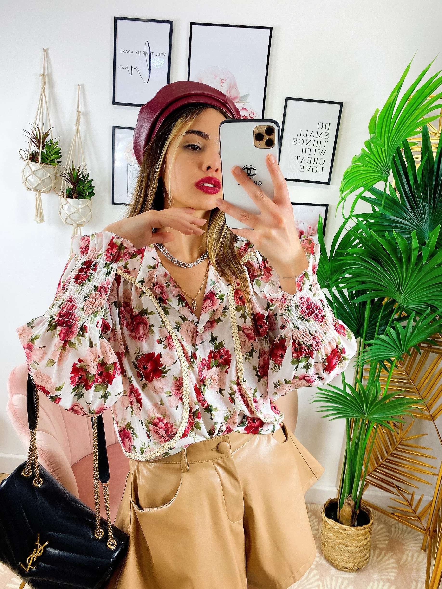 Camicia fiorata con ricami base bianca