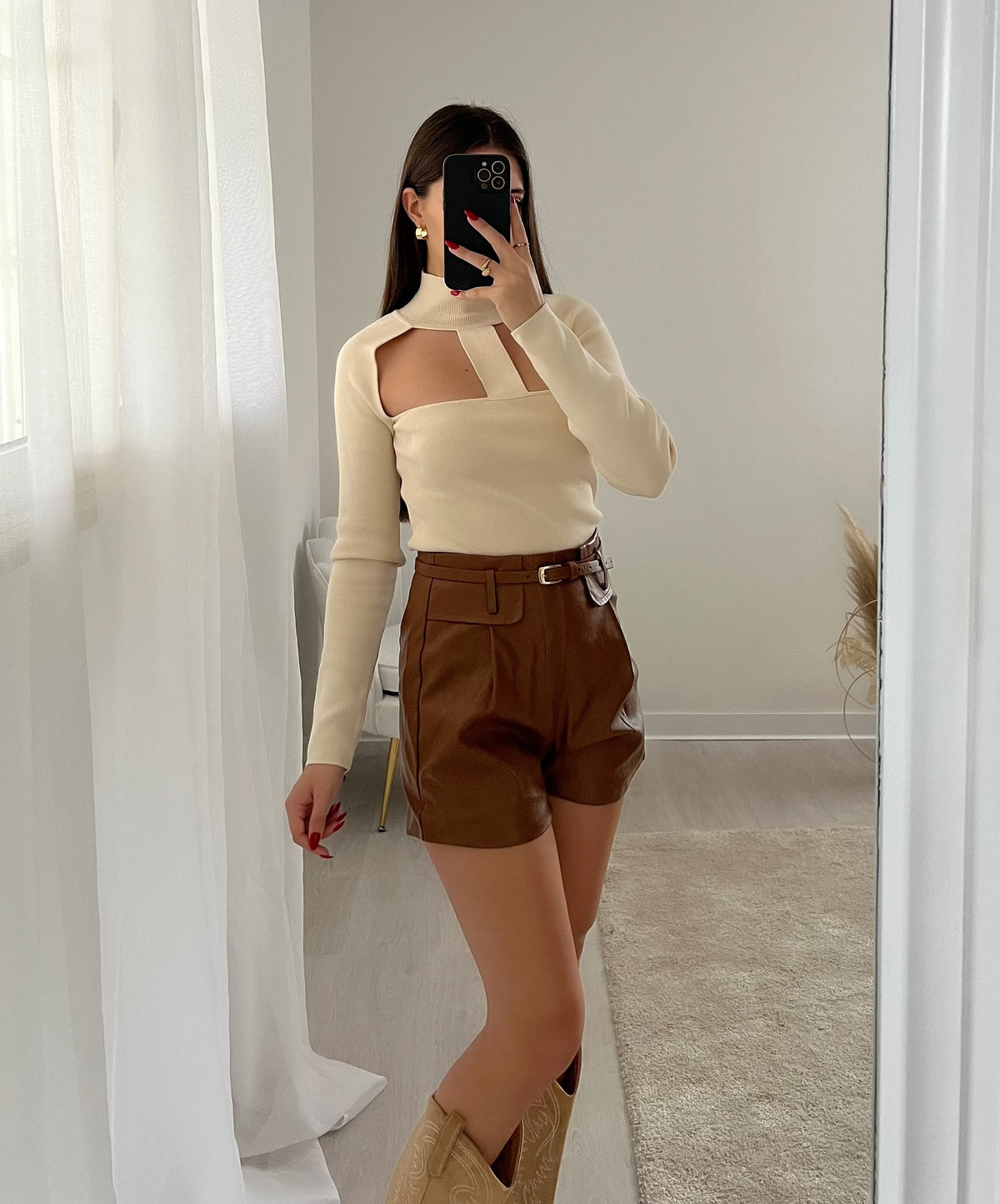 Maglia crema con apertura