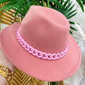 Cappello rosa con catena