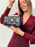 Borsa nera con perle